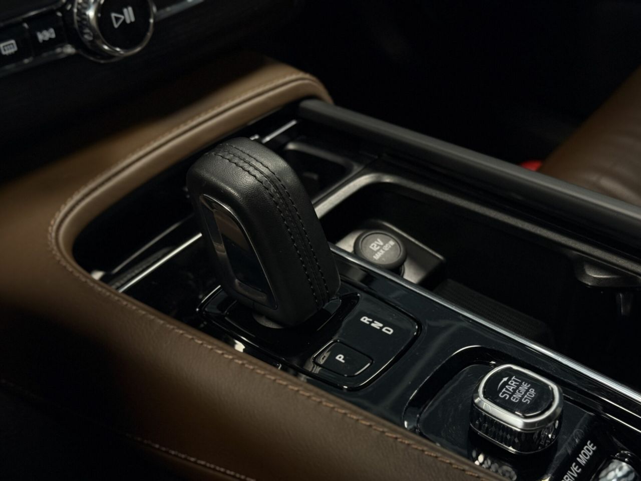 Volvo XC90 | 32