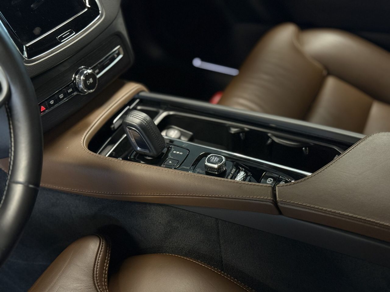 Volvo XC90 | 14