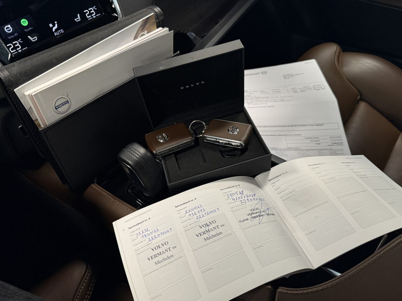 Volvo XC90 | 25