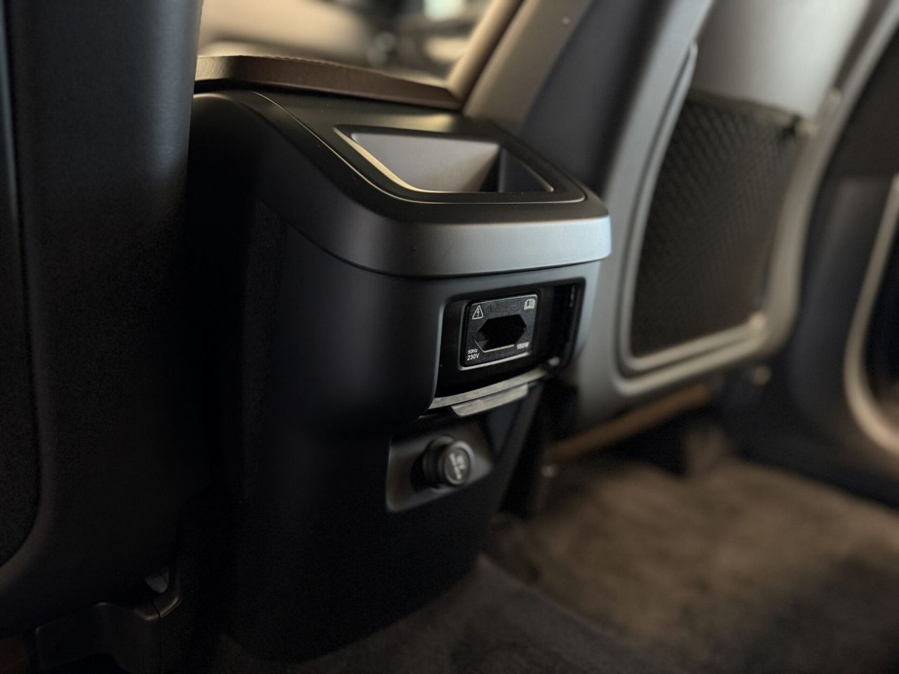 Volvo XC90 | 23