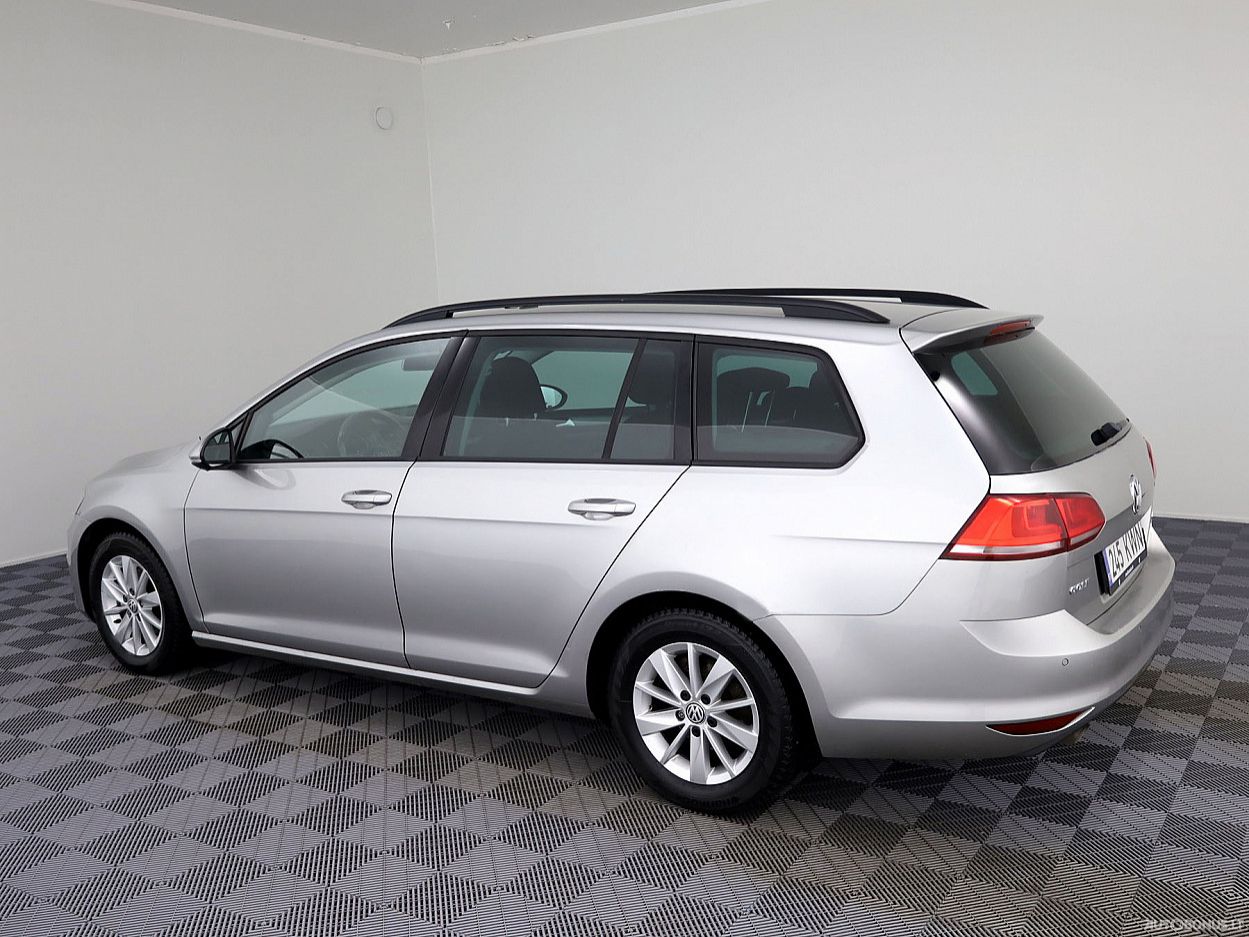 Volkswagen Golf | 3