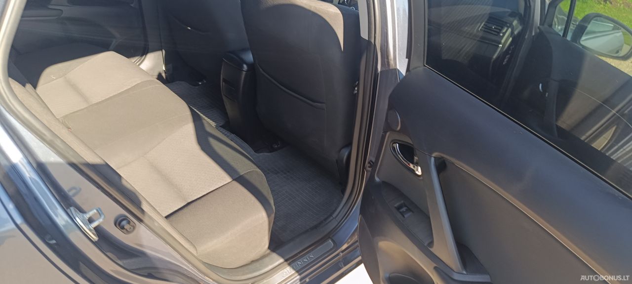 Toyota Avensis | 9
