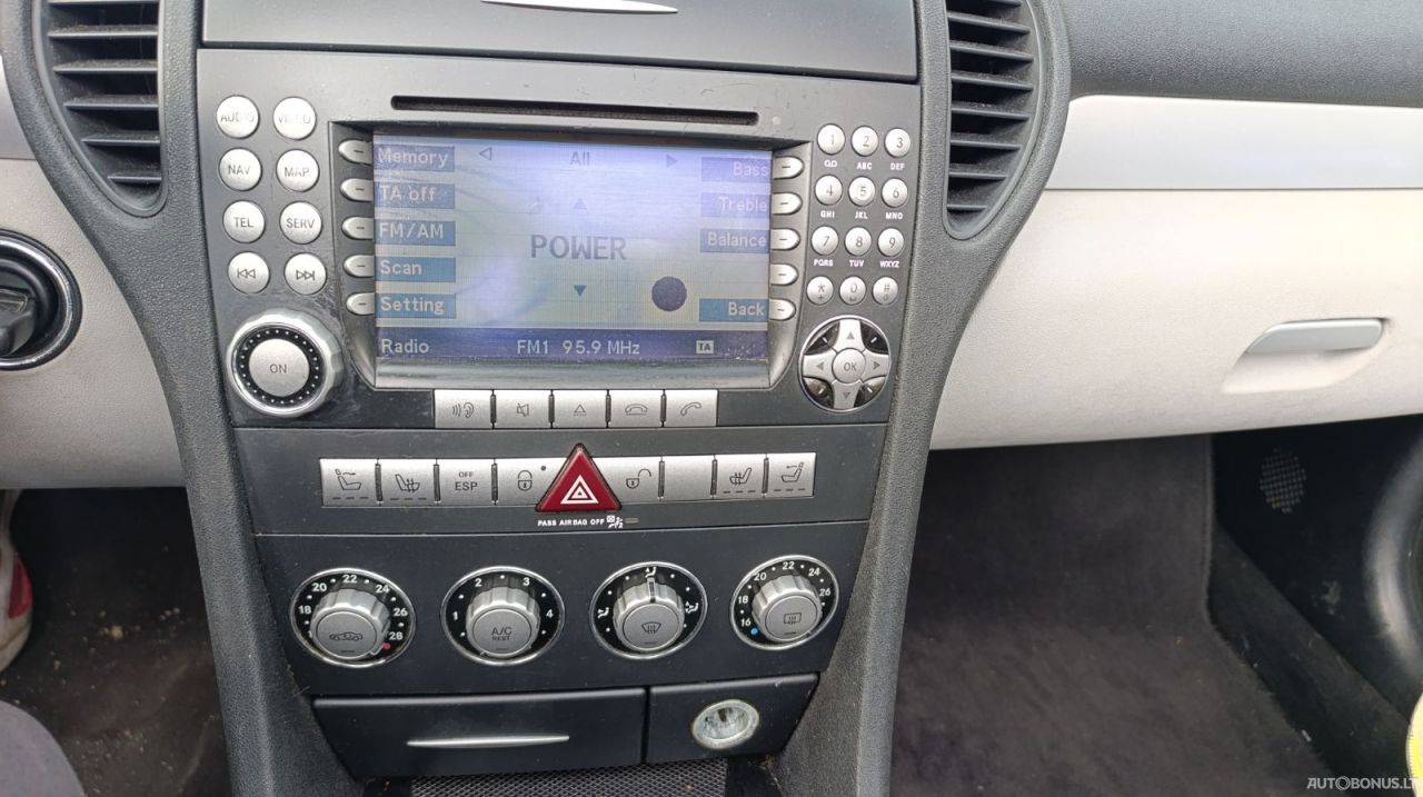 Mercedes-Benz SLK200 | 9