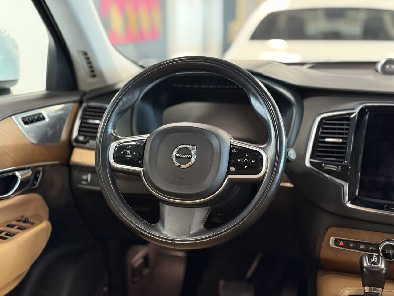 Volvo XC90 | 24