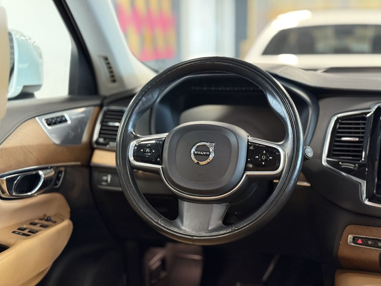 Volvo XC90 | 26