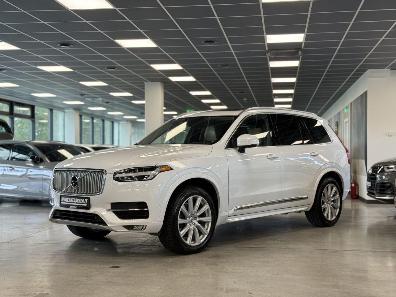 Volvo XC90 | 12