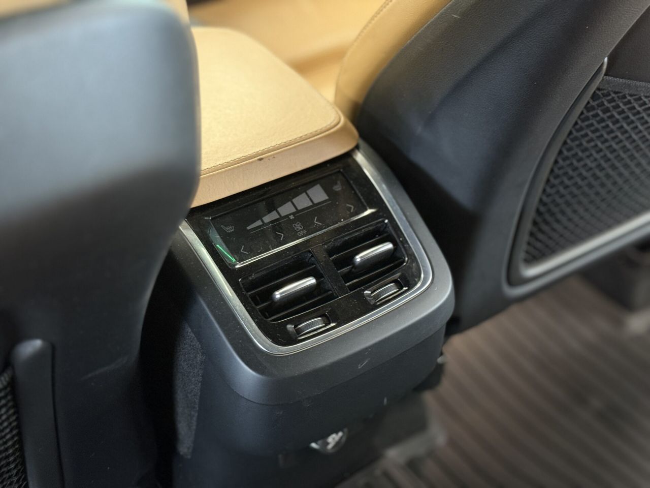 Volvo XC90 | 22