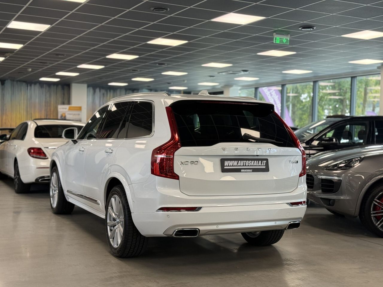 Volvo XC90 | 32
