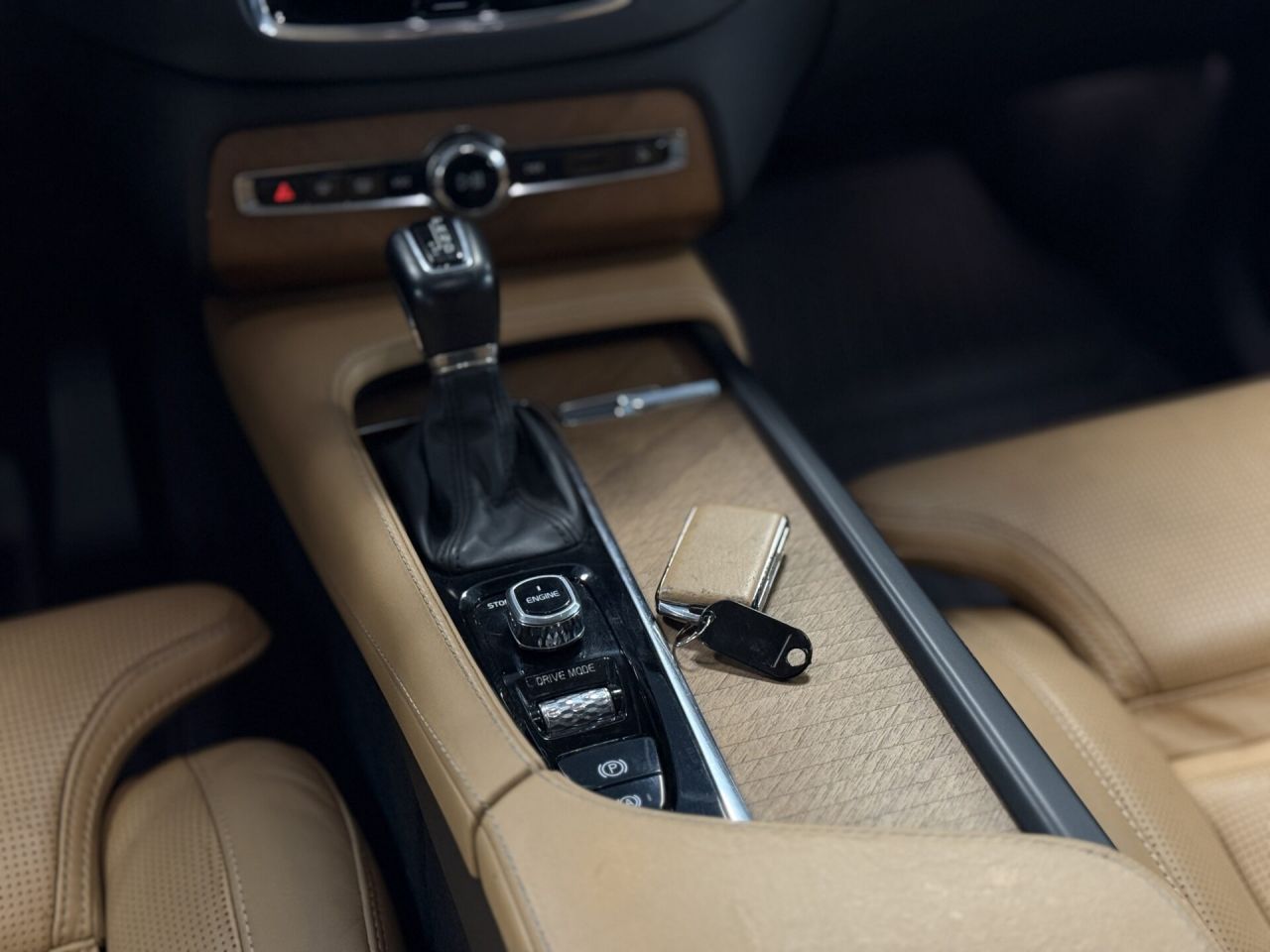 Volvo XC90 | 25