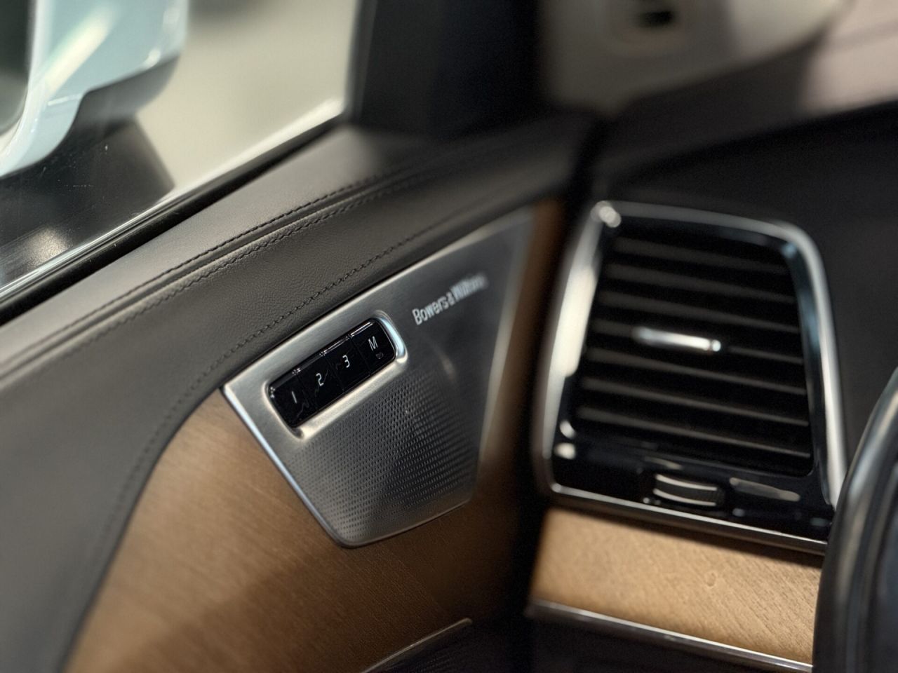 Volvo XC90 | 28