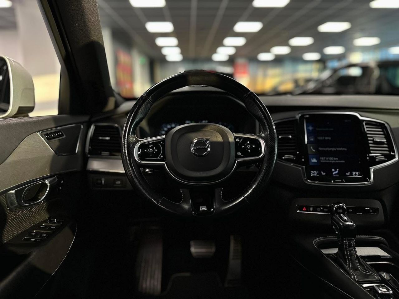 Volvo XC90 | 23