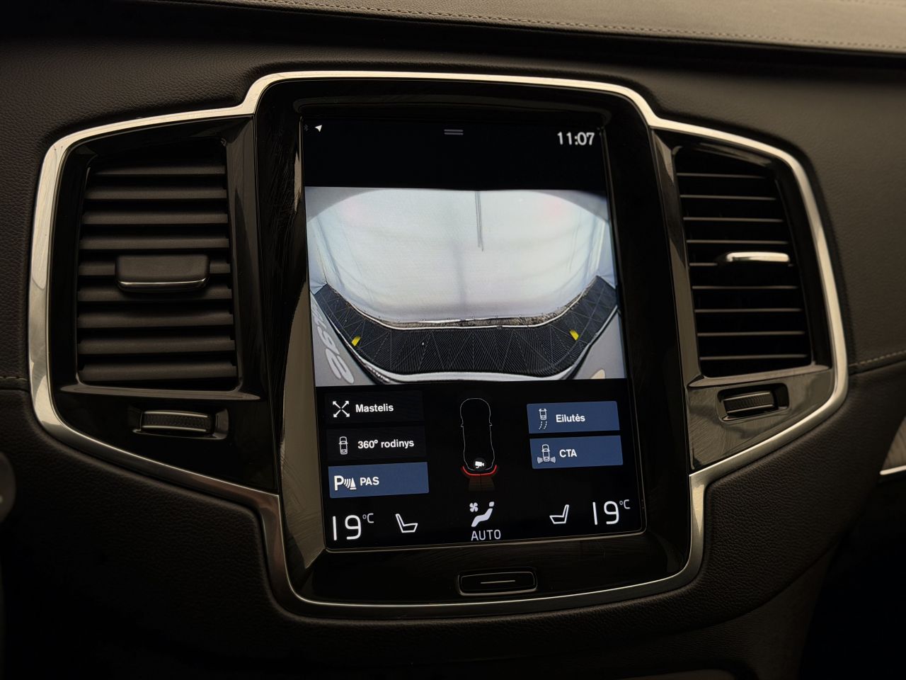 Volvo XC90 | 23