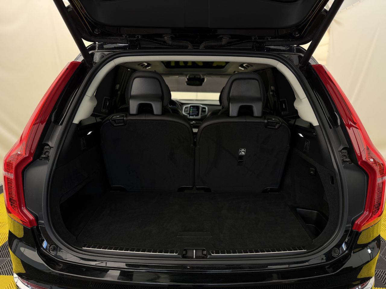 Volvo XC90 | 11