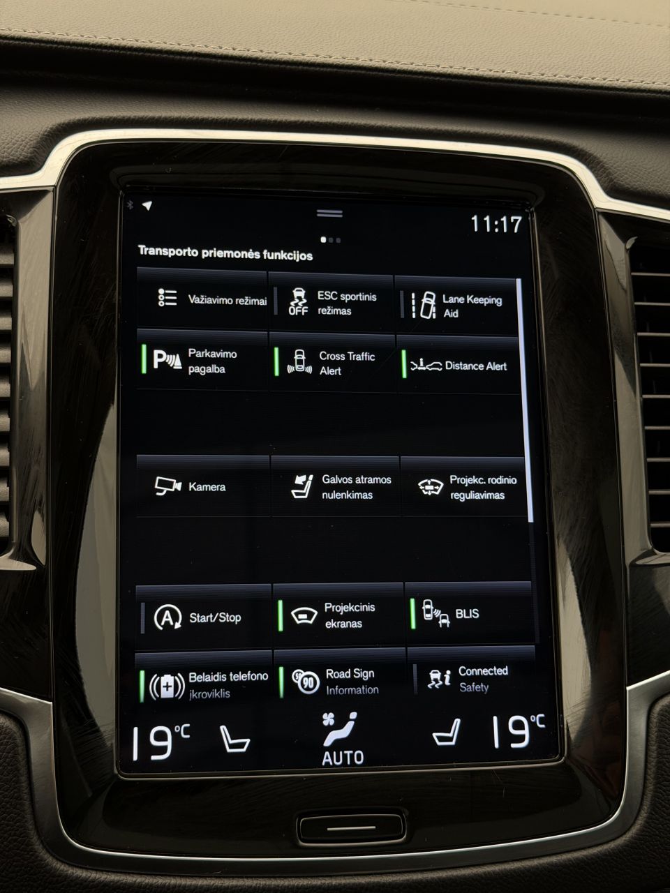 Volvo XC90 | 25