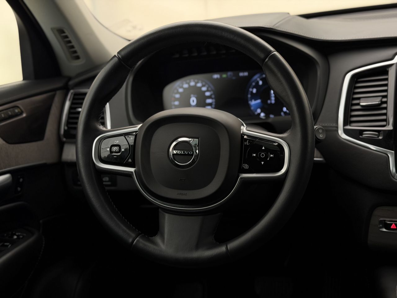 Volvo XC90 | 16