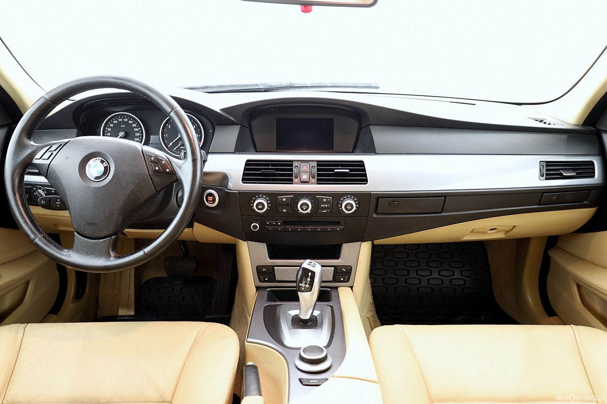 BMW 523 | 4