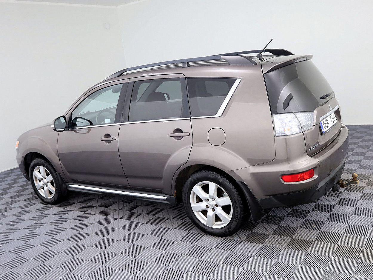 Mitsubishi Outlander | 3
