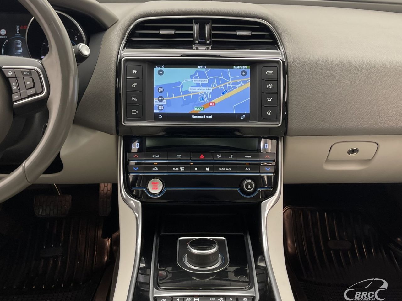 Jaguar XE | 16