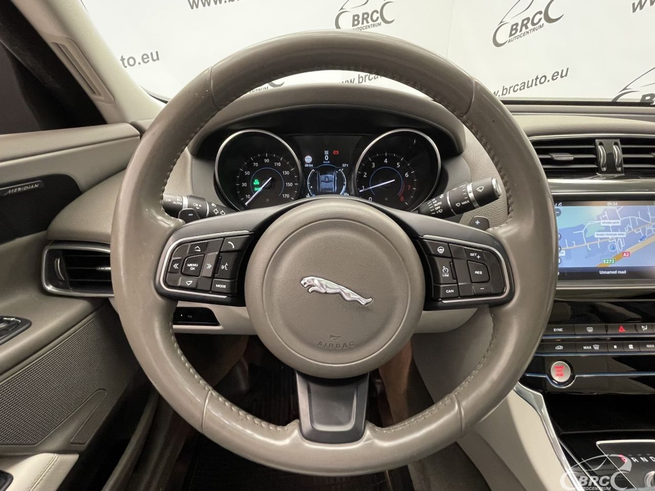 Jaguar XE | 30