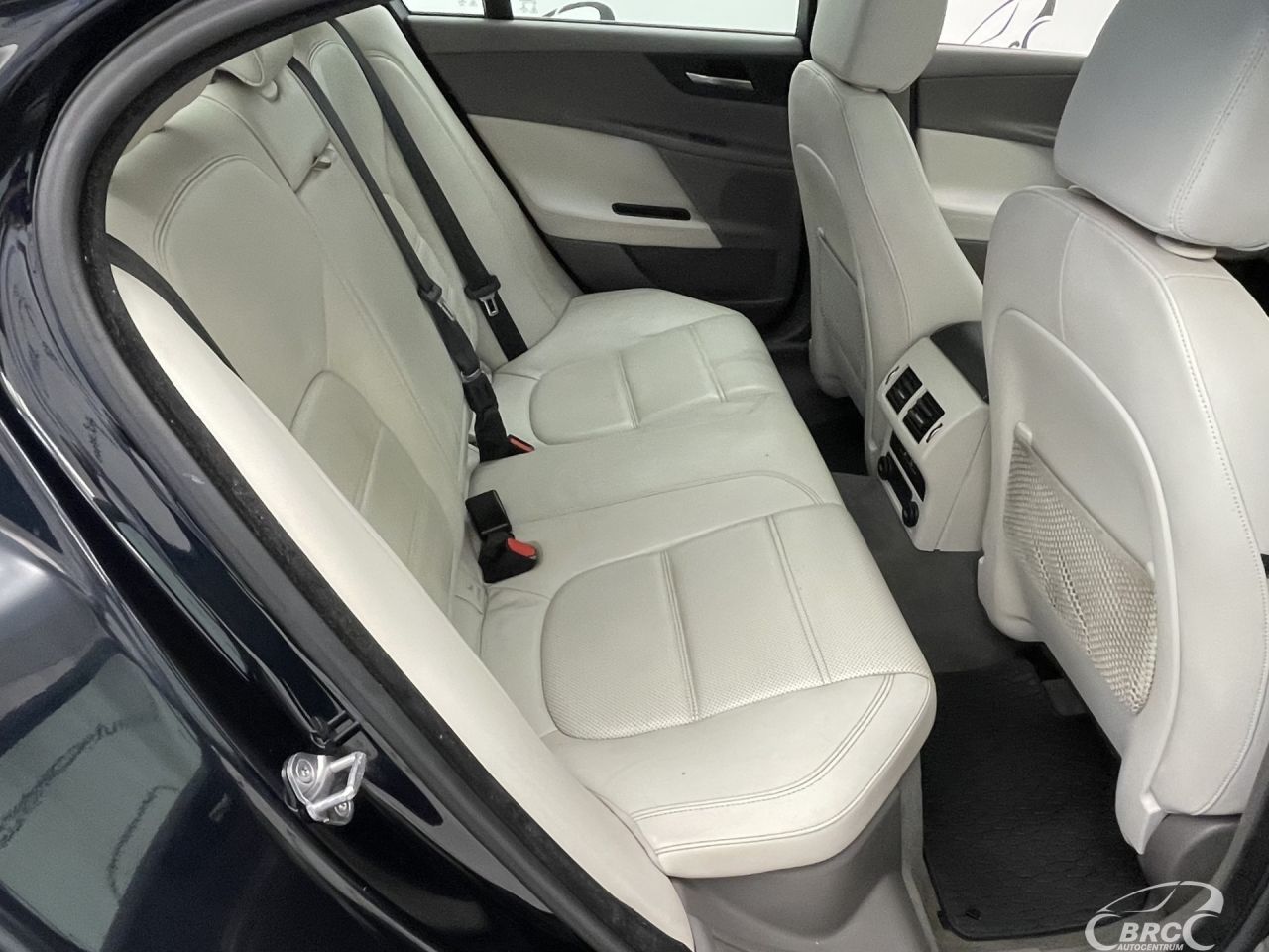 Jaguar XE | 11