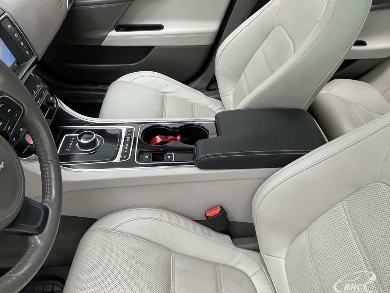Jaguar XE | 26