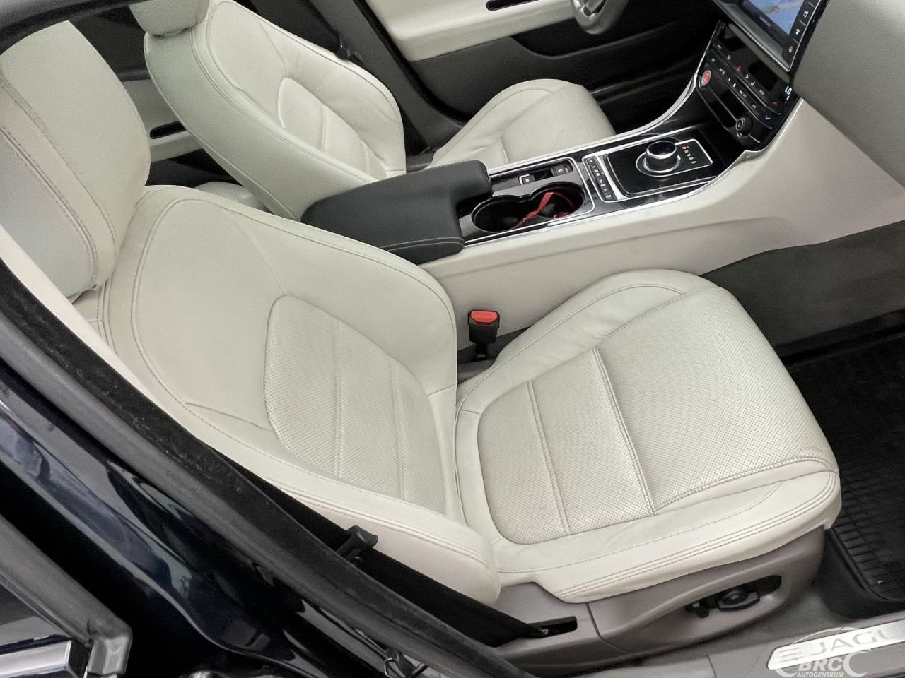 Jaguar XE | 4