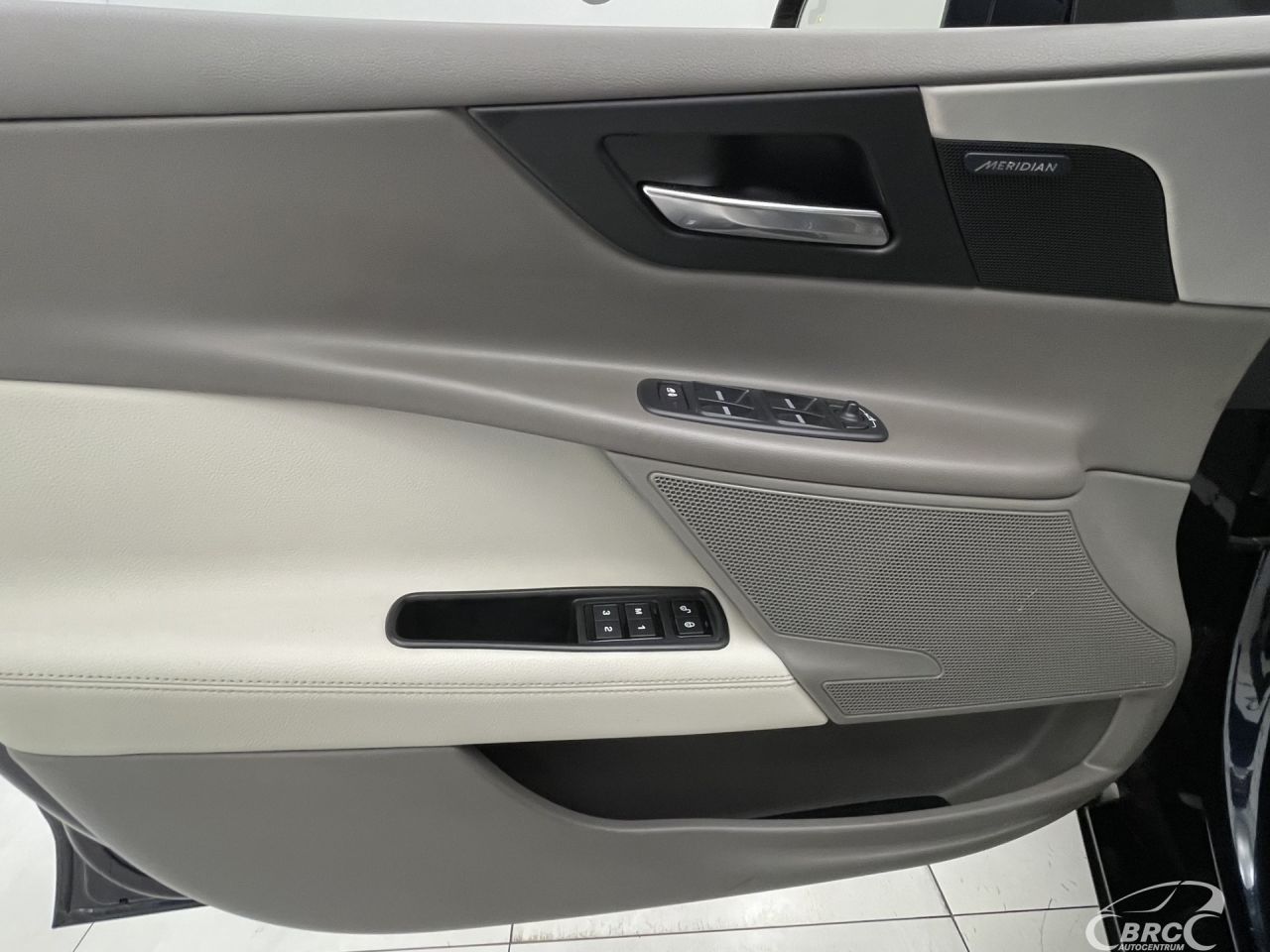 Jaguar XE | 21