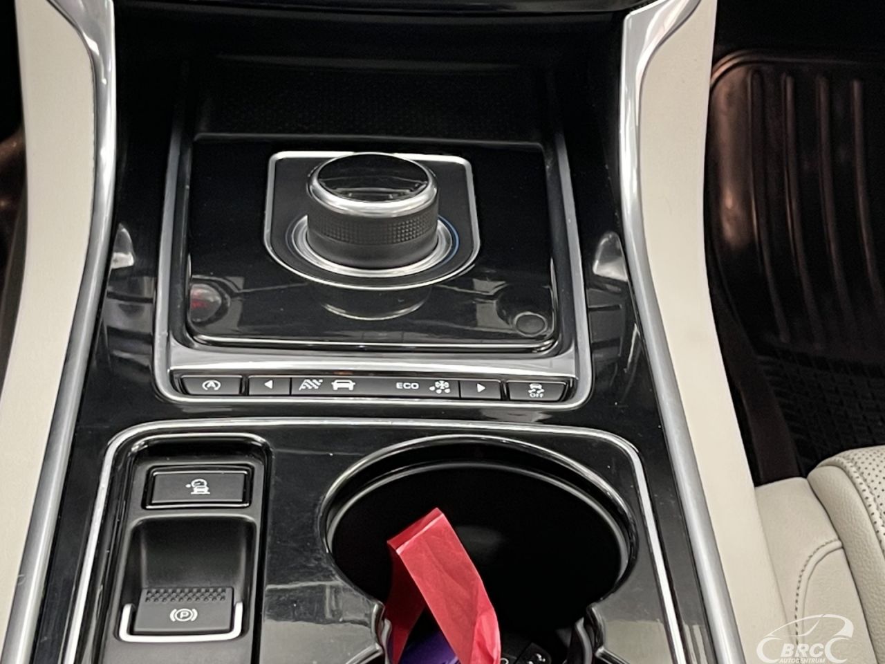 Jaguar XE | 19
