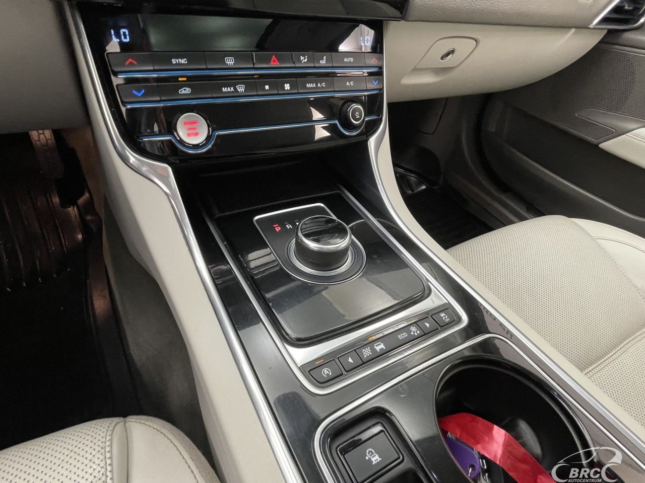 Jaguar XE | 28