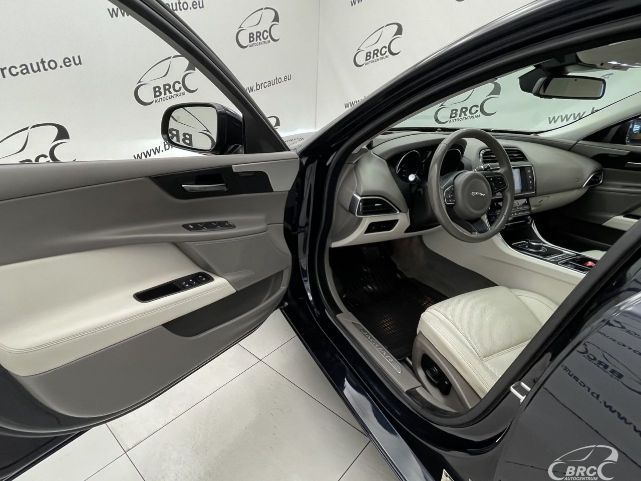 Jaguar XE | 20
