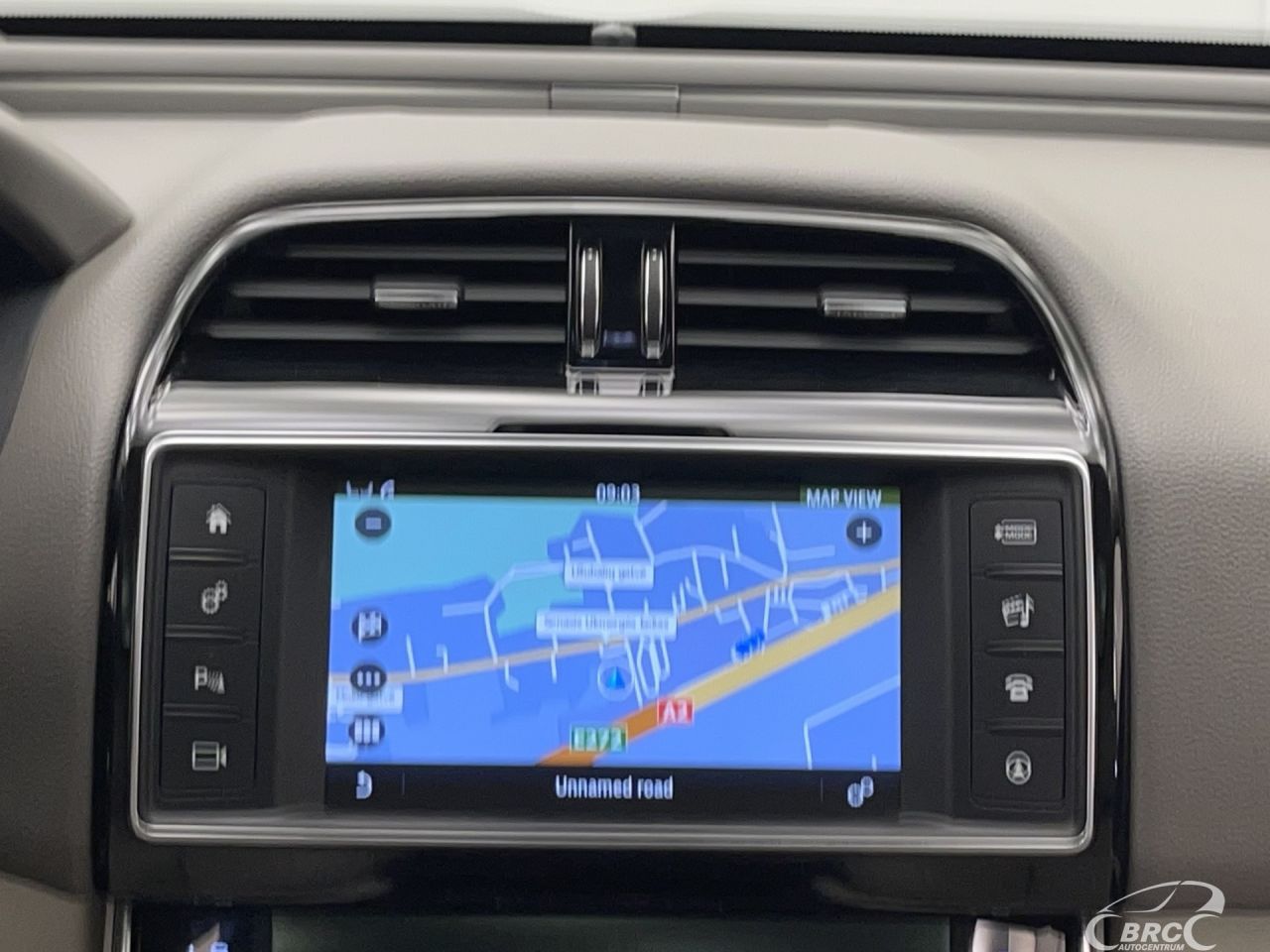 Jaguar XE | 17