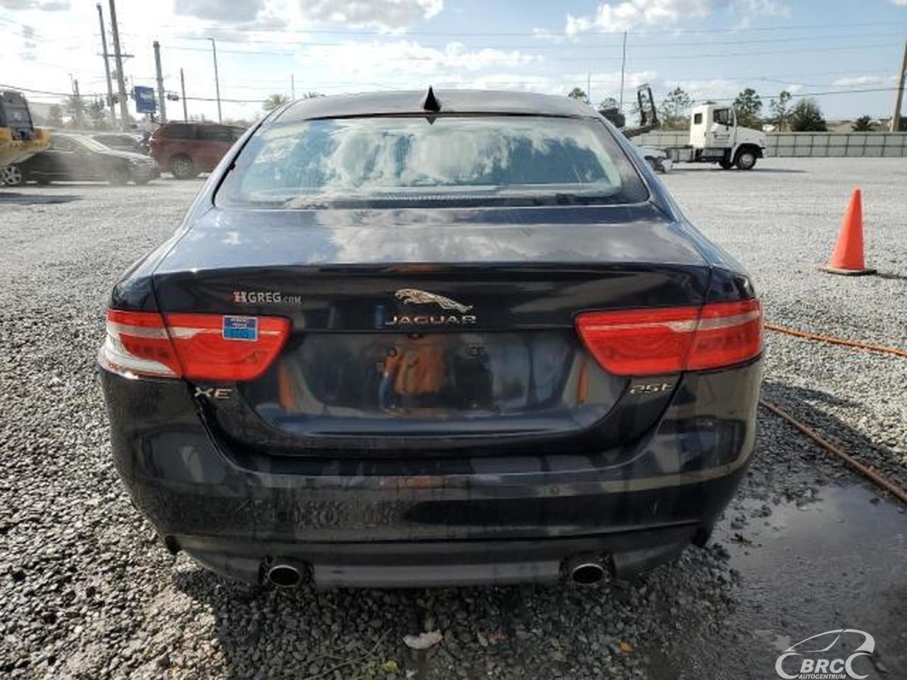 Jaguar XE | 64