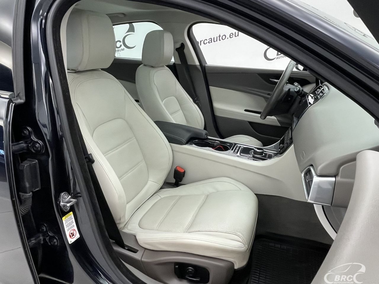 Jaguar XE | 6