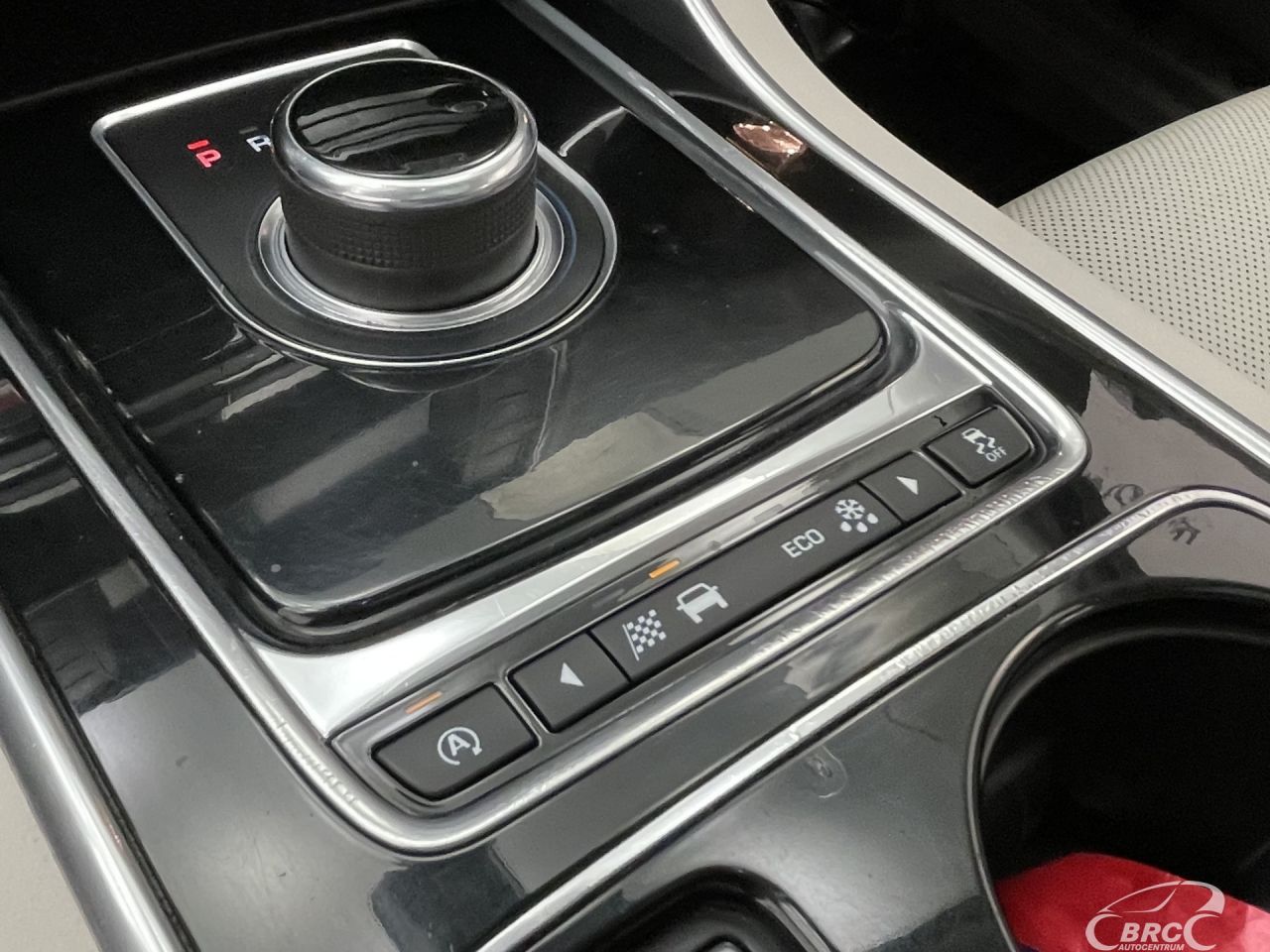 Jaguar XE | 48
