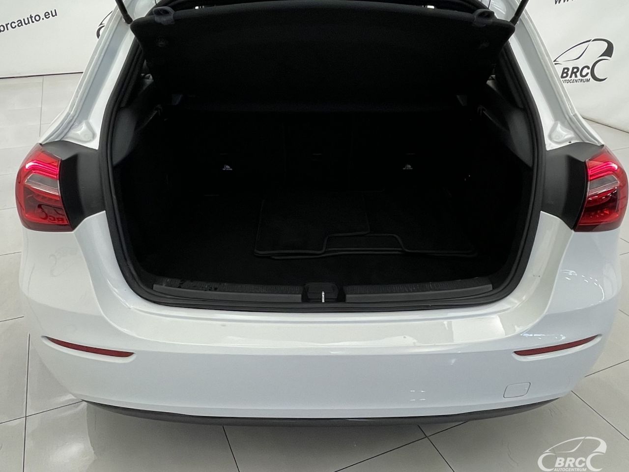 Mercedes-Benz A180 | 42