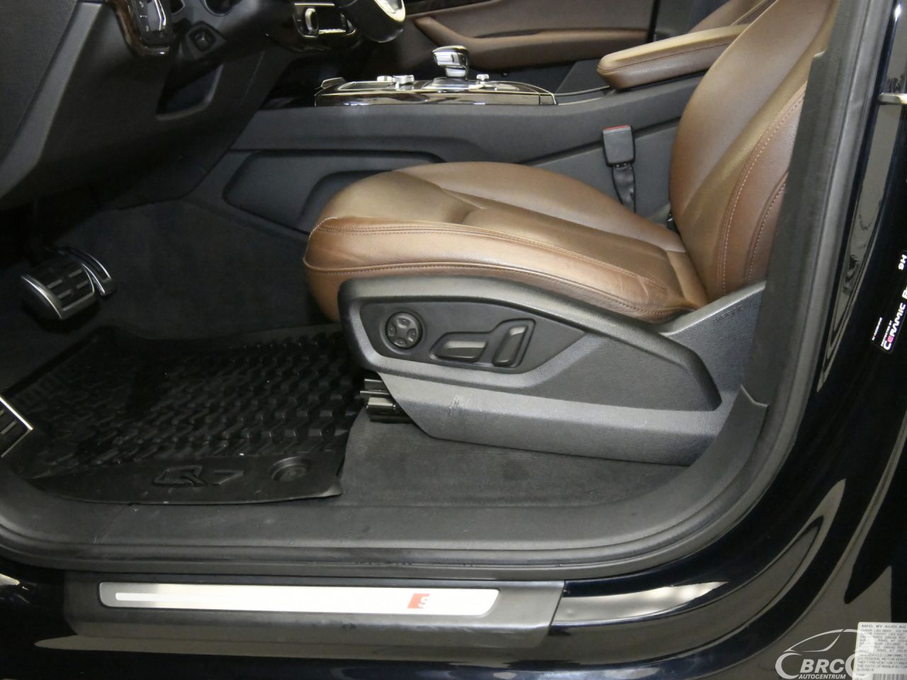 Audi Q7 | 25