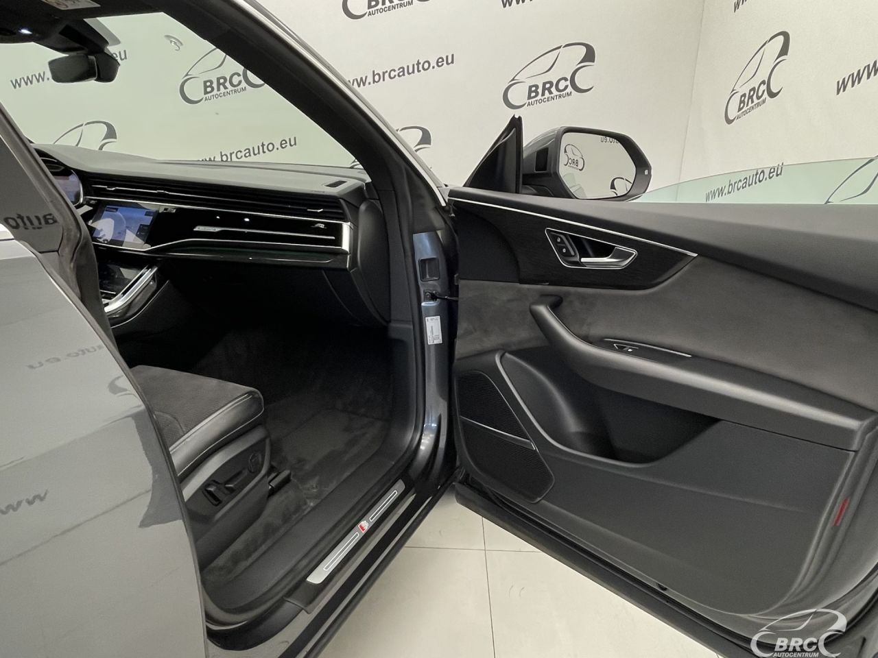 Audi Q8 | 8
