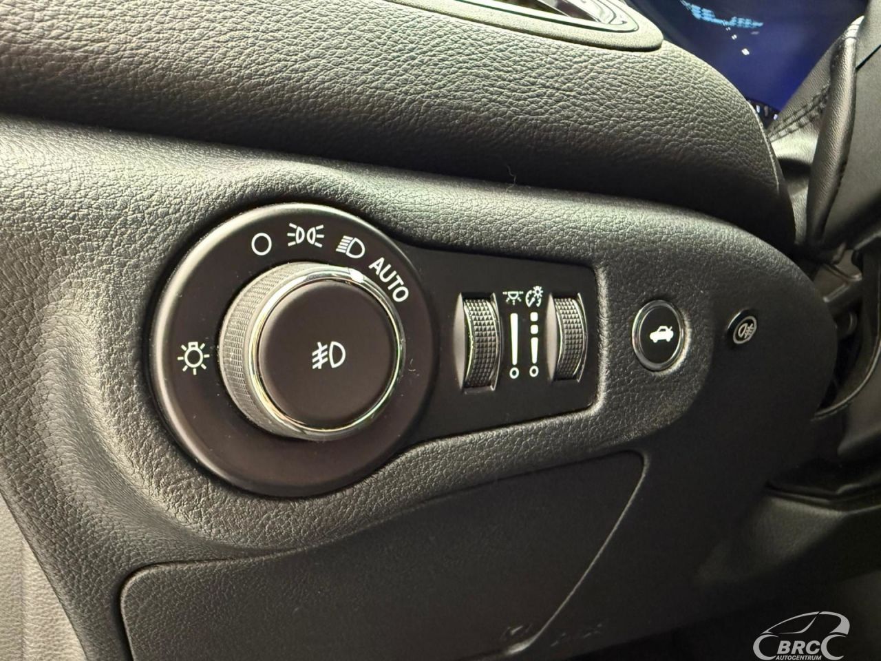 Chrysler 200 | 9