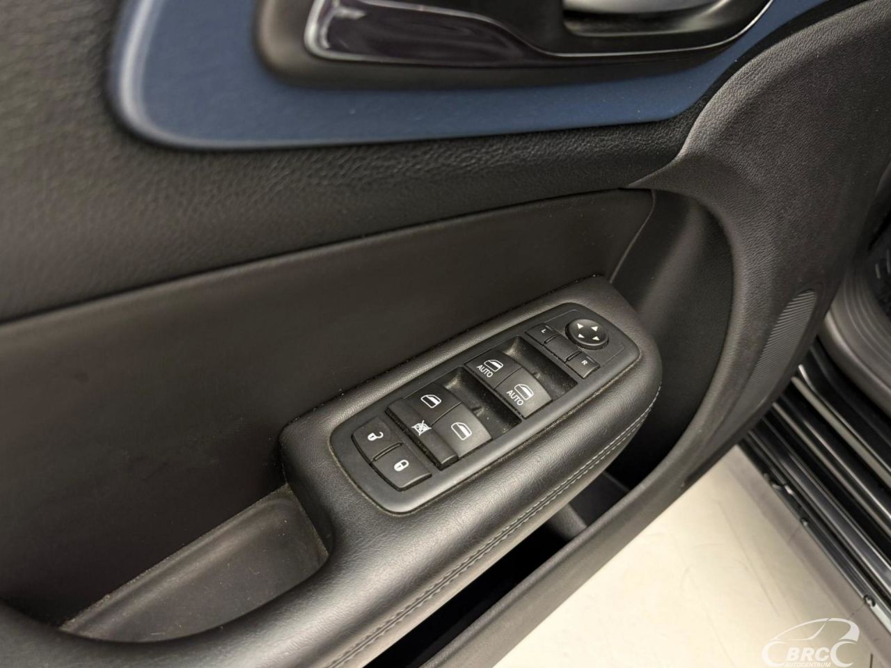 Chrysler 200 | 6