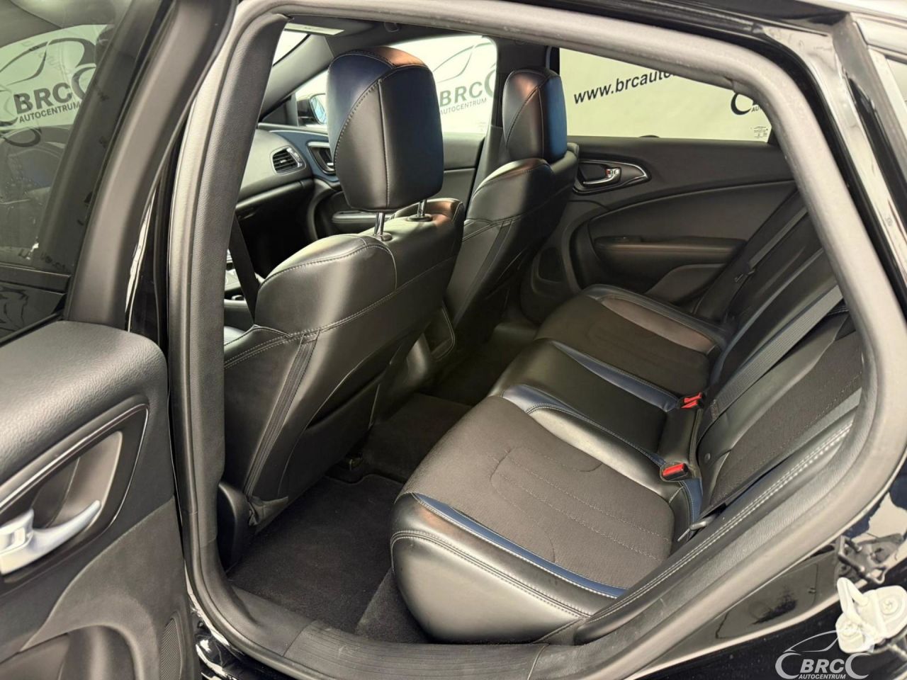 Chrysler 200 | 3