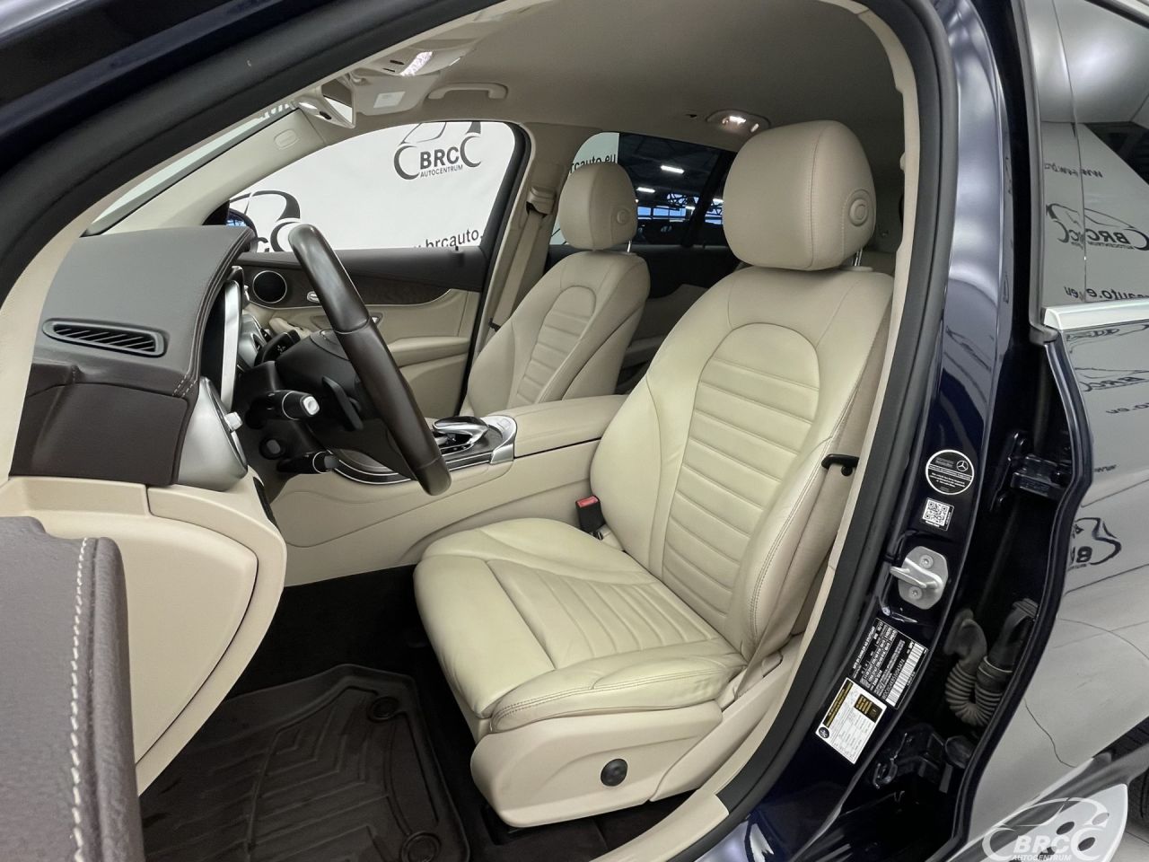Mercedes-Benz GLC300 | 23