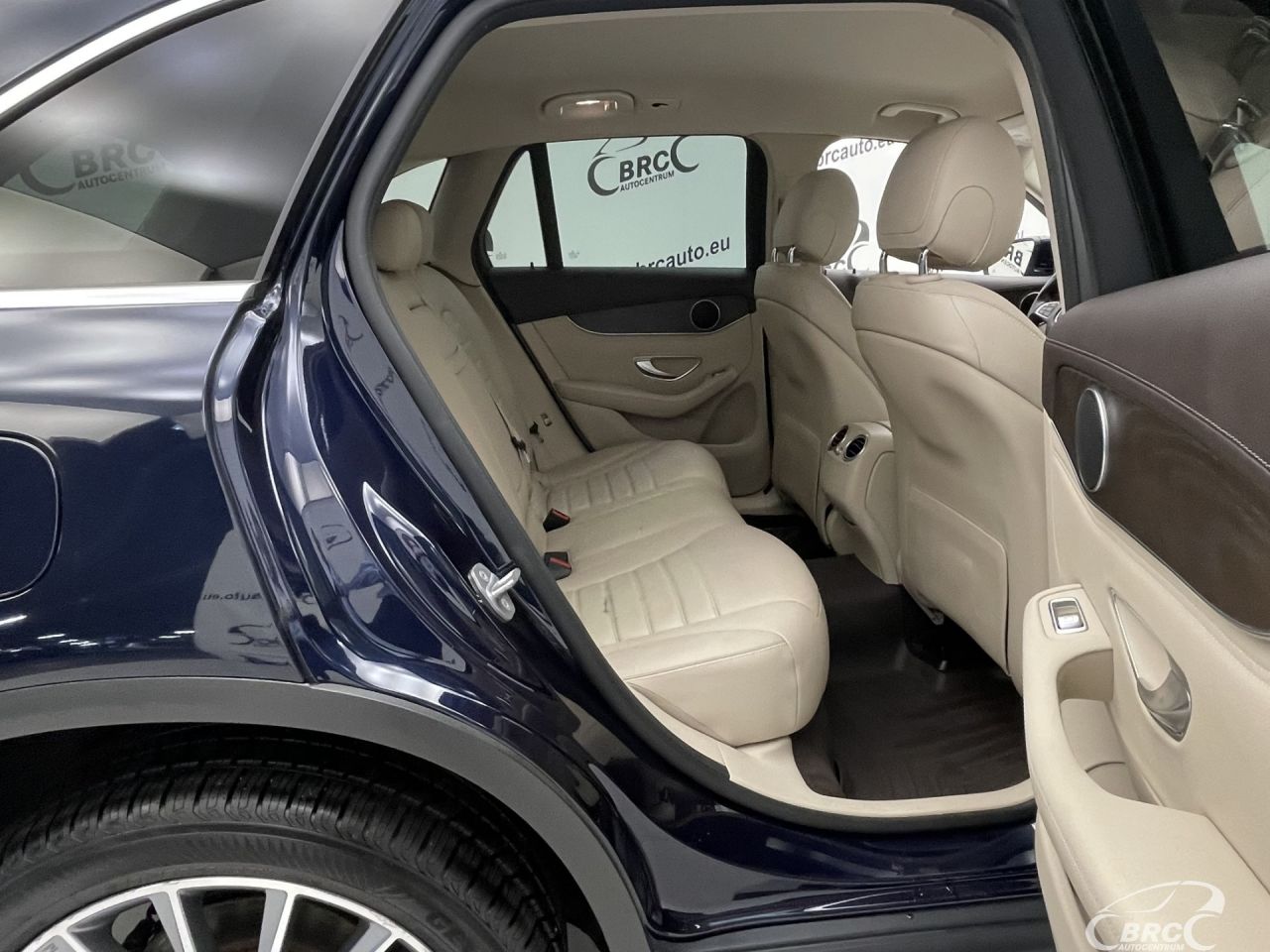 Mercedes-Benz GLC300 | 10