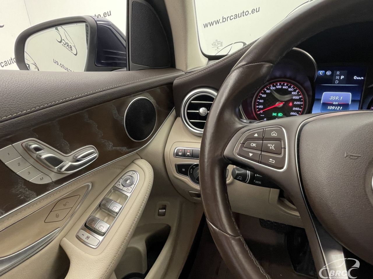 Mercedes-Benz GLC300 | 30