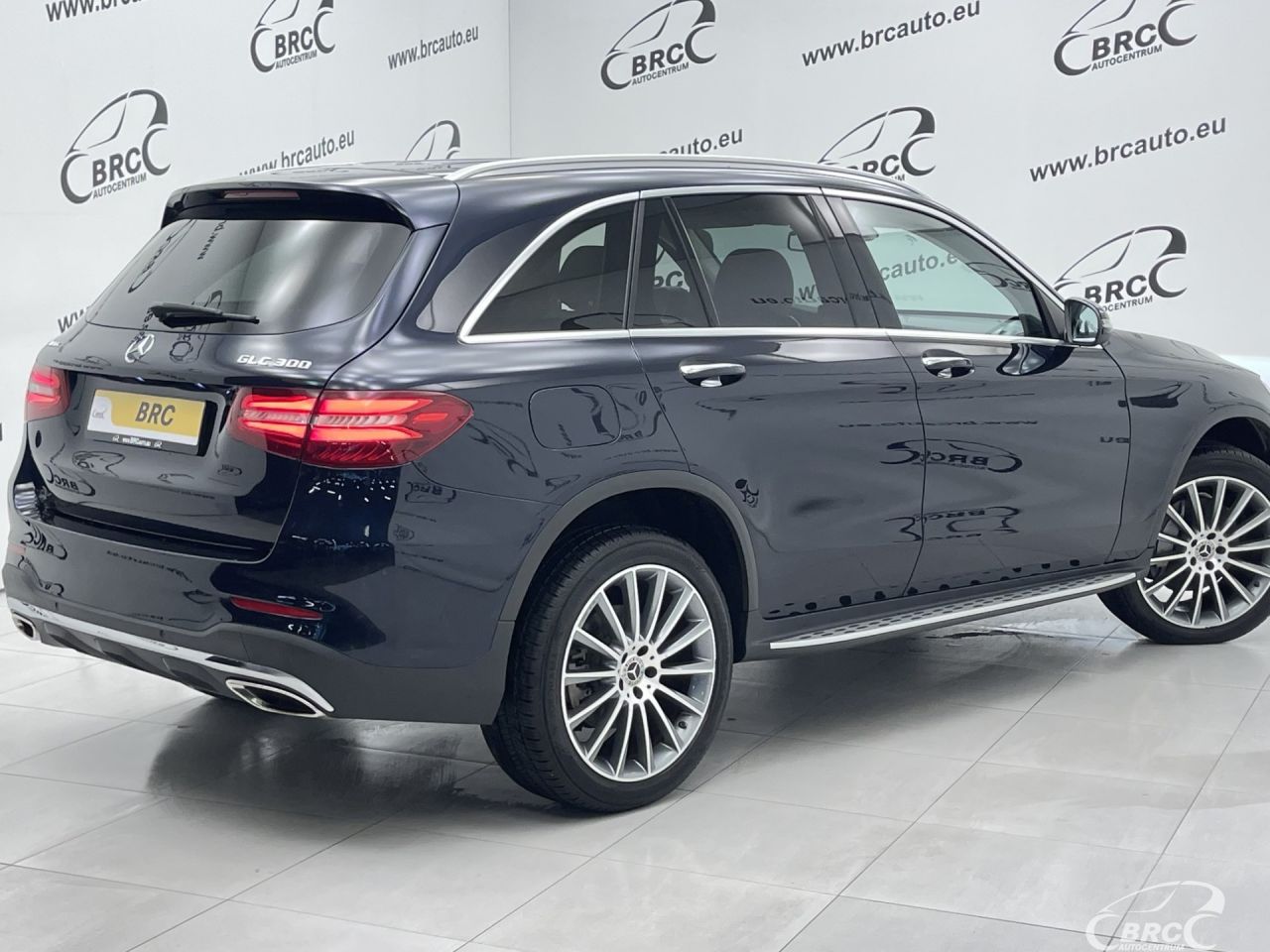 Mercedes-Benz GLC300 | 1