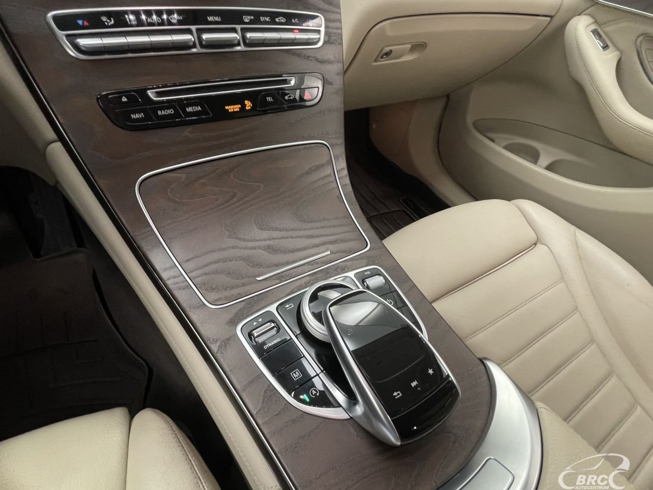 Mercedes-Benz GLC300 | 26
