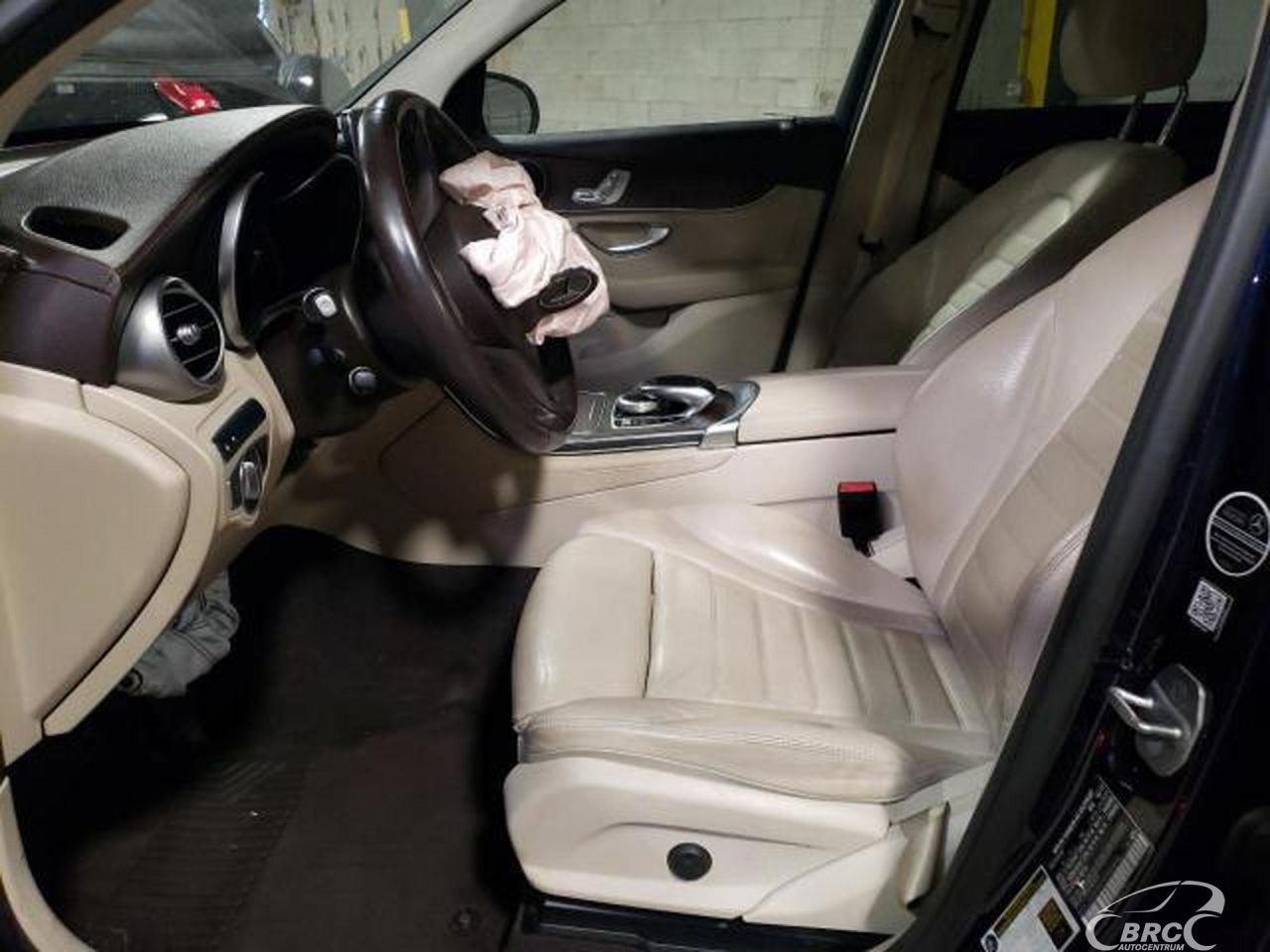 Mercedes-Benz GLC300 | 60