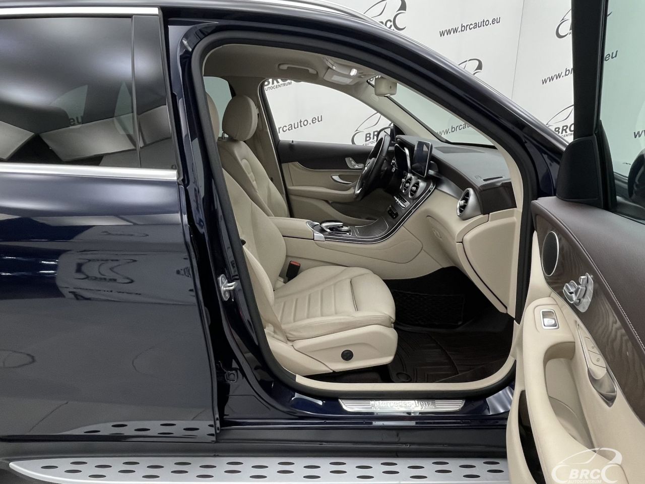 Mercedes-Benz GLC300 | 3