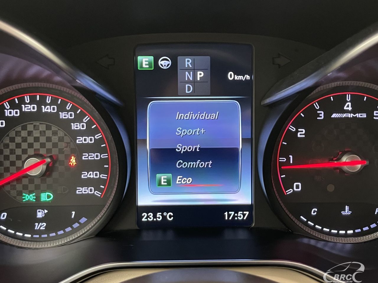 Mercedes-Benz GLC300 | 39