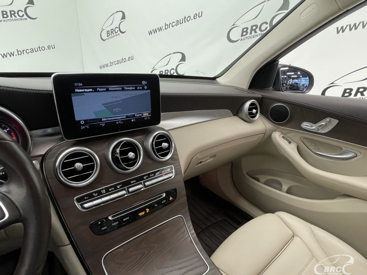 Mercedes-Benz GLC300 | 27