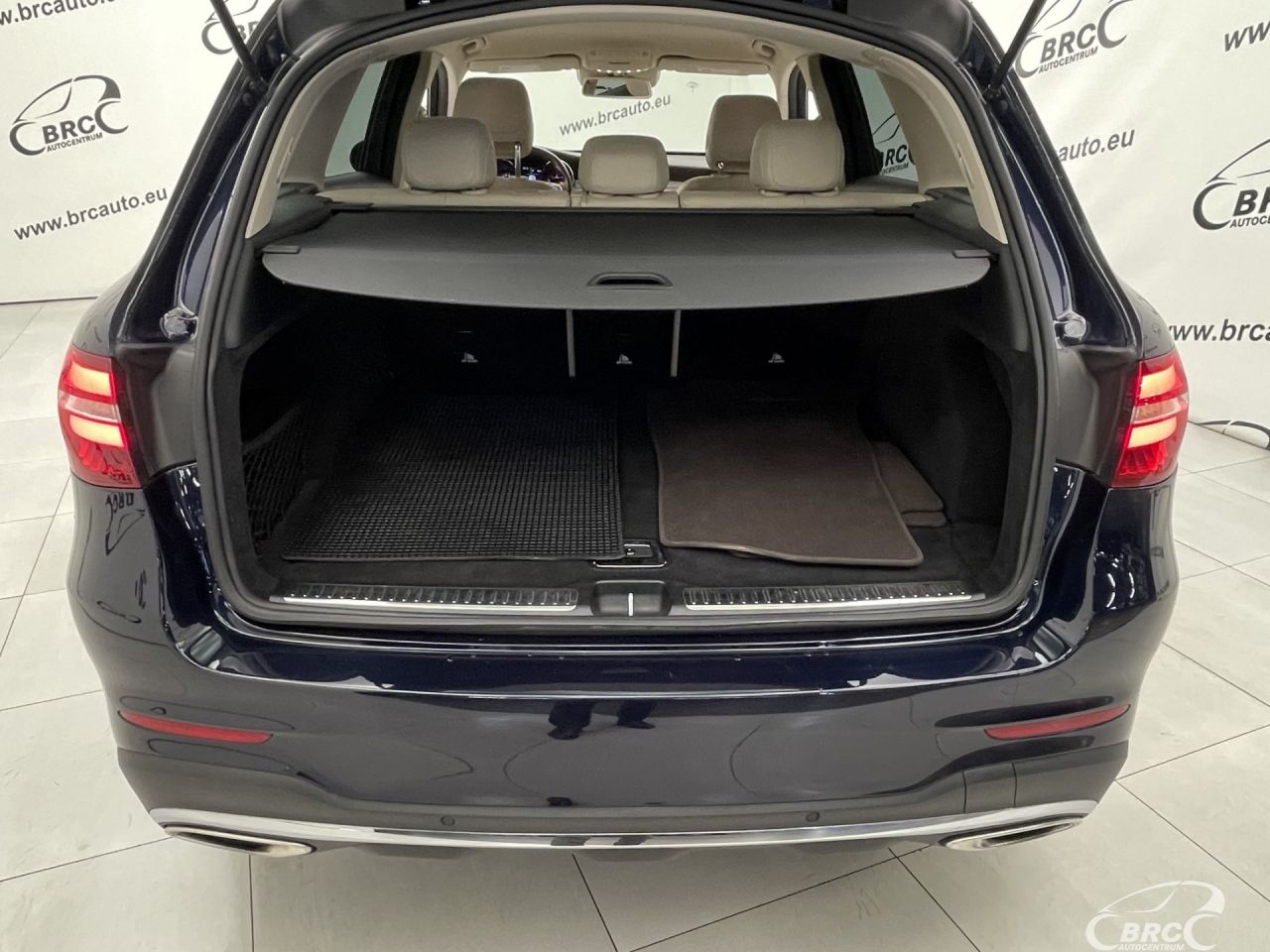 Mercedes-Benz GLC300 | 48
